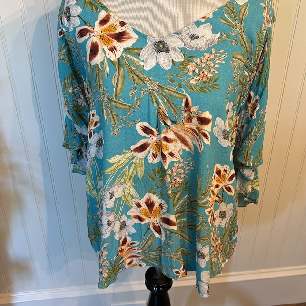 Karen Kane floral Blue and White Blouse with cold shoulder butterfly sleeves